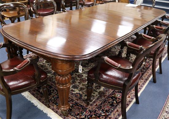 A Victorian mahogany extending dining table, and three additional leaves, fully extended L.310cm